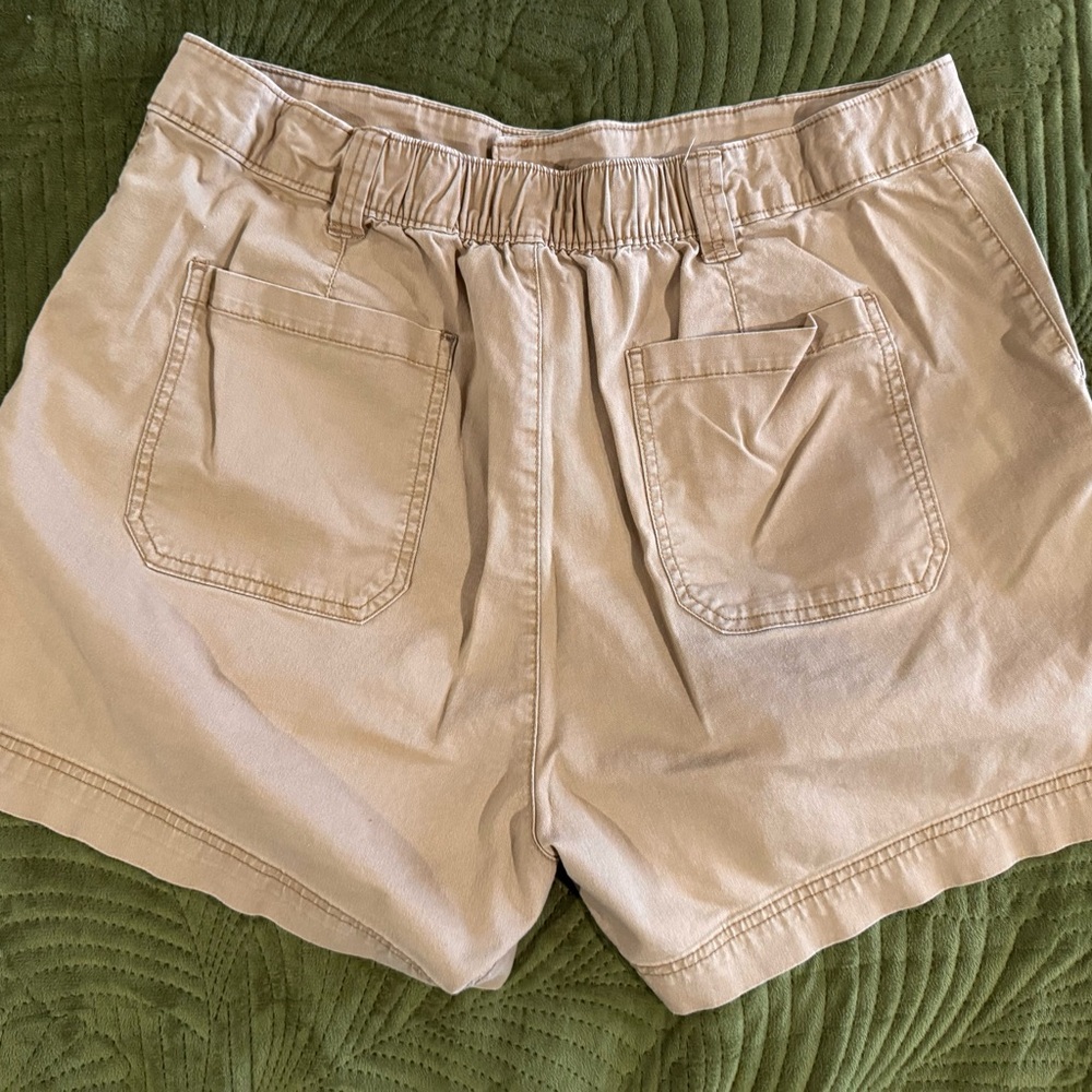 Old Navy Tan Beige Utility Cotton Chino Shorts, Women's XL, 4.5" Inseam - Picture 3 of 6